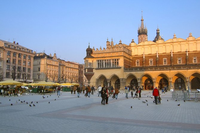 13-Day Highlights of Poland Tour - private for 2-10 persons - Łazienki Park, Royal Castle, and the Uprising Story in One Flow