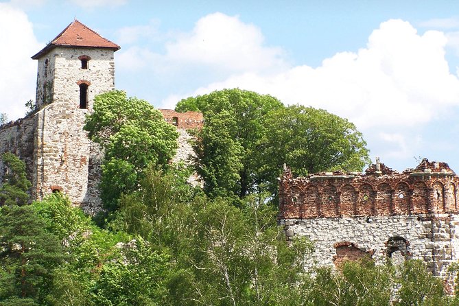 6 Day Private Tour in Poland with Hotels - Krakow’s Main Square, Cloth Hall, and Wawel Hill