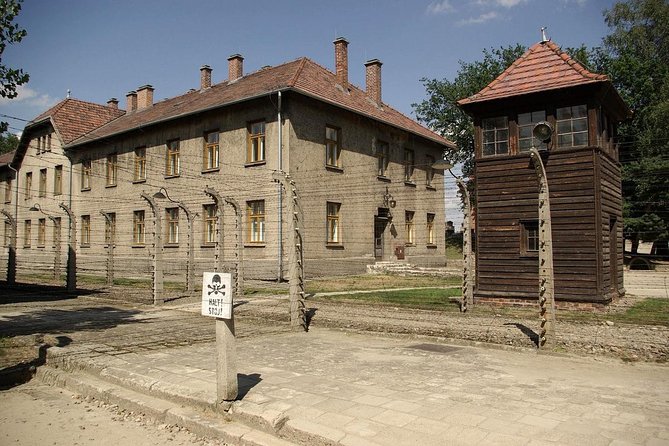 Auschwitz Small Group Tour from Warsaw with Lunch - A small-group Auschwitz-Birkenau trip that actually feels manageable