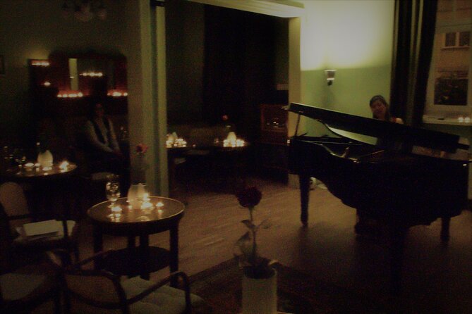 CHOPIN - Painted by Candlelights with Wine: Warsaw Concert - Your one-hour show: wine, music, and a living art moment