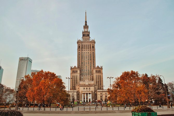 Discover Warsaw’s most Photogenic Spots with a Local - Starting in Warsaw’s Old Town Square for Fast, Strong Photos