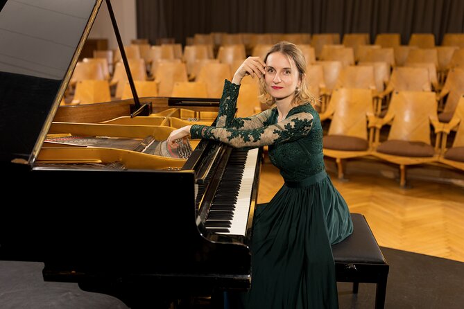 Everyday Chopin Concert at 7 PM with candlelight by the Castle - Before the Music: Welcome, Drink, and English Context