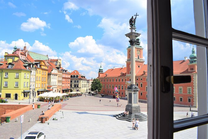 Everyday Chopin Concert at 7 PM with candlelight by the Castle - Finding Chopin Point Warsaw at 8 Plac Zamkowy