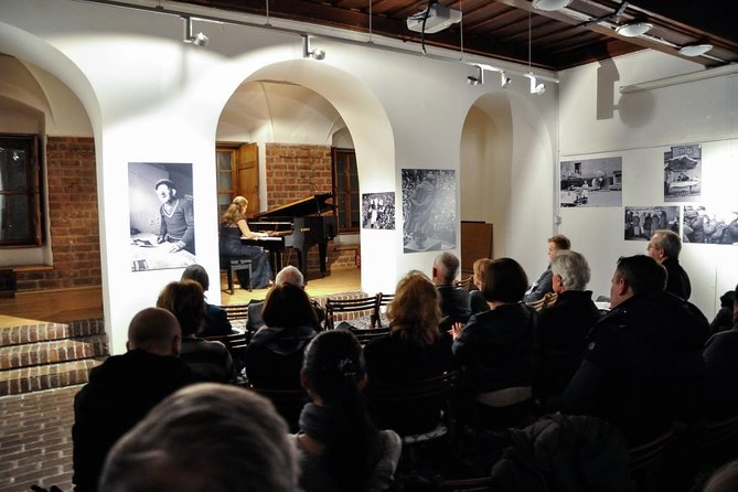 Everyday concerts of Chopin's music at the Old Town in Warsaw - What the small venue experience feels like (and how to enjoy it)