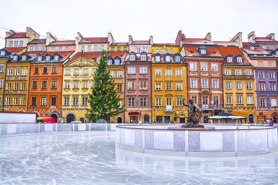 Family Tour of Warsaw Old Town with Fun Activities for Kids - 4-Hour Option: Copernicus Science Centre, Planetarium, and the Robotic Theater