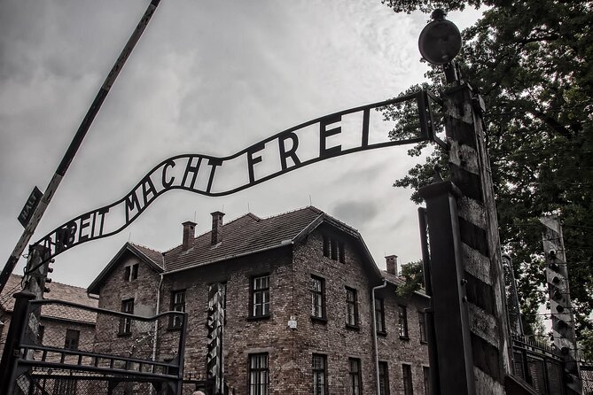 From Warsaw: Auschwitz-Birkenau Tour with Premium Train Transportation - The early 6:00 am start, and why the Warsaw to Auschwitz plan works