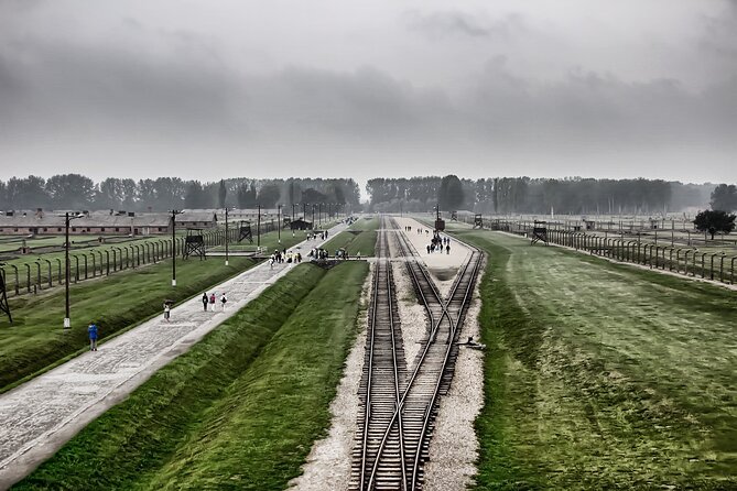From Warsaw: Auschwitz-Birkenau Tour with Premium Train Transportation - Auschwitz I Museum: why the guided flow matters on site