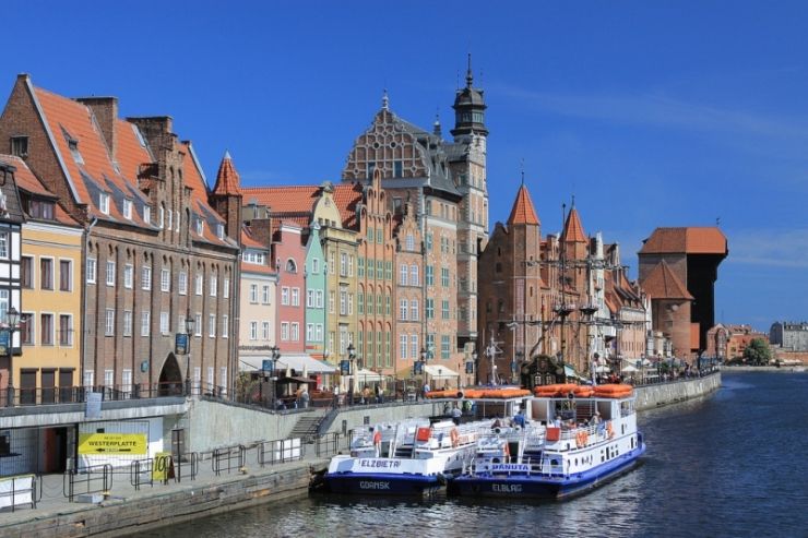 From Warsaw: Tour to Malbork Castle and Gdansk or Sopot - Artus Court, Dutch House, and Neptune’s Fountain