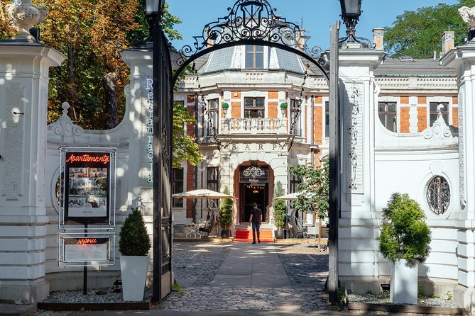 Highlights & Hidden Gems With Locals: Best of Warsaw Private Tour - Lazienki Park time: Ujazdowski area, the President’s Residence zone, and Finnish wooden houses