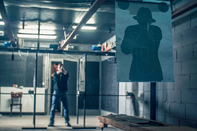 Indoor Shooting Range in Warszawa Package 2 - Your Package 2 lineup: pistols, AK47, and full-auto Glauberyt