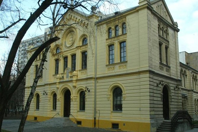 Jewish Warsaw - Nozyk Synagogue, the survivor you can still visit in operation