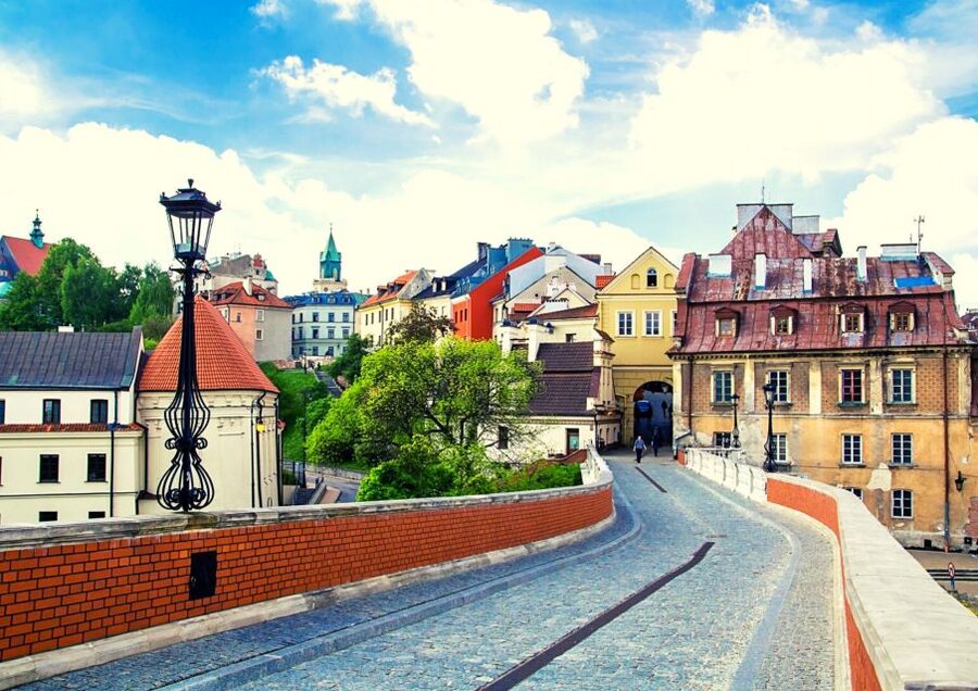 Lublin & Majdanek Small-Group Tour from Warsaw with Lunch - From Warsaw to Majdanek: How the Small-Group Setup Helps
