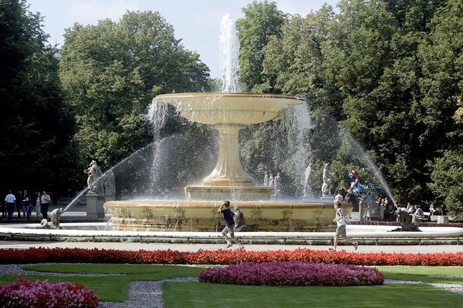 Multi-ethnic Warsaw - guided walk through the old town - Entering Warsaw Old Town Through German-Speaking Families