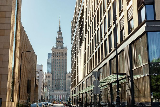 Private City Kickstart Tour: Warsaw - Plac Zamkowy and Rynek Starego Miasta: understanding the Old Town story