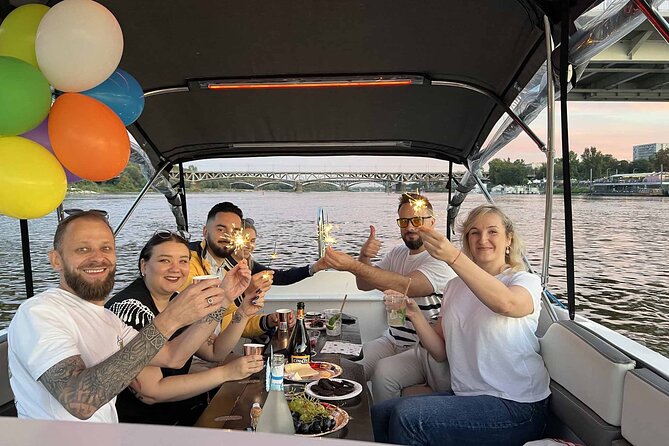 Private Cruise on Vistula in Warsaw for 9 with our Helmsman - The 1 hour route: how the river frames Warsaw