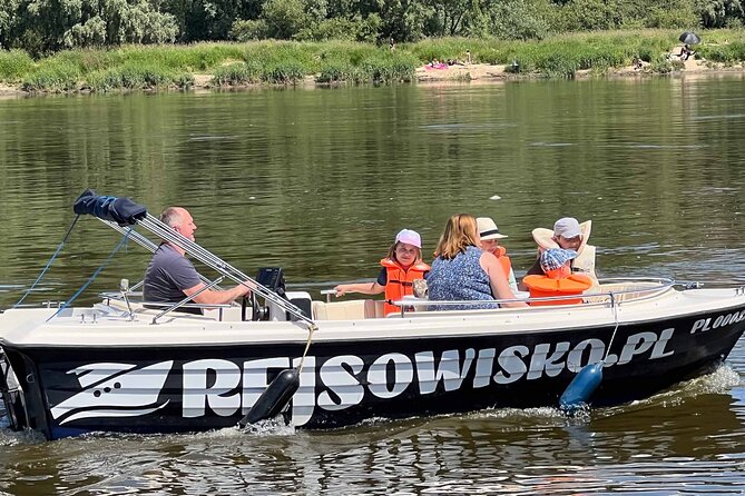 Rental of Motorboat for 5 on Vistula in Warsaw no Licenses Needed - Your one-hour self-guided cruise on the Vistula