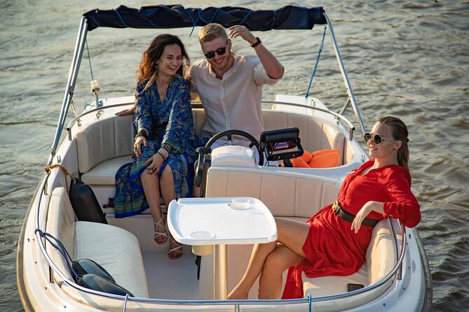Rental of Motorboat for 5 on Vistula in Warsaw no Licenses Needed - Who this experience is perfect for, and who should think twice