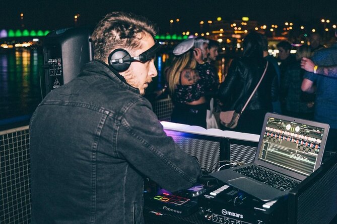 Sunset Boat Tour with Unlimited Drinks in Warsaw - DJ, drinking games, and the pace of the social vibe