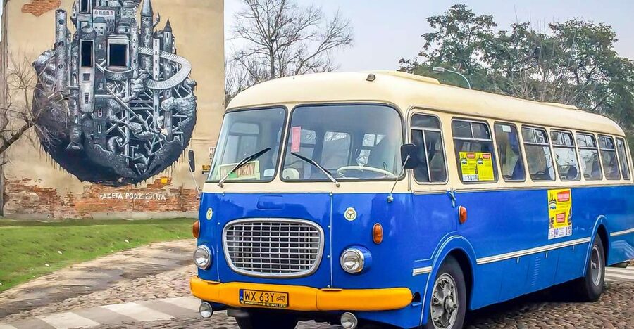 Warsaw: 2.5-Hour Dark Side - Praga District by a Retro Bus - Hot chocolate first: why the sweet stop sets the tone