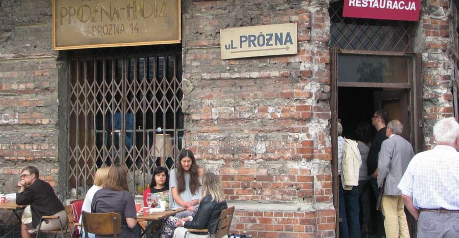 Warsaw: 2-Hour Tour of Daily Life in the Ghetto Warsaw - Mila 18 and the Footbridge over Chłodna Street: where the uprising story becomes local