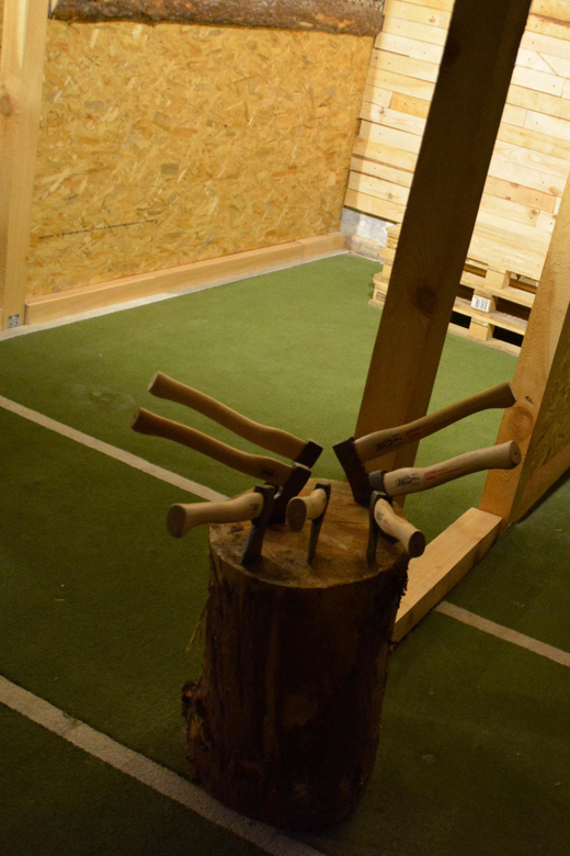 Warsaw: Axe Throwing Experience - How the Three-Round Match Works (So You Know What Winning Means)