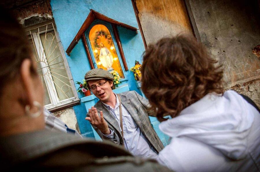 Warsaw: Behind the Scenes City Tour with Hotel Pickup - Muranów and reconstruction planning you can still see today