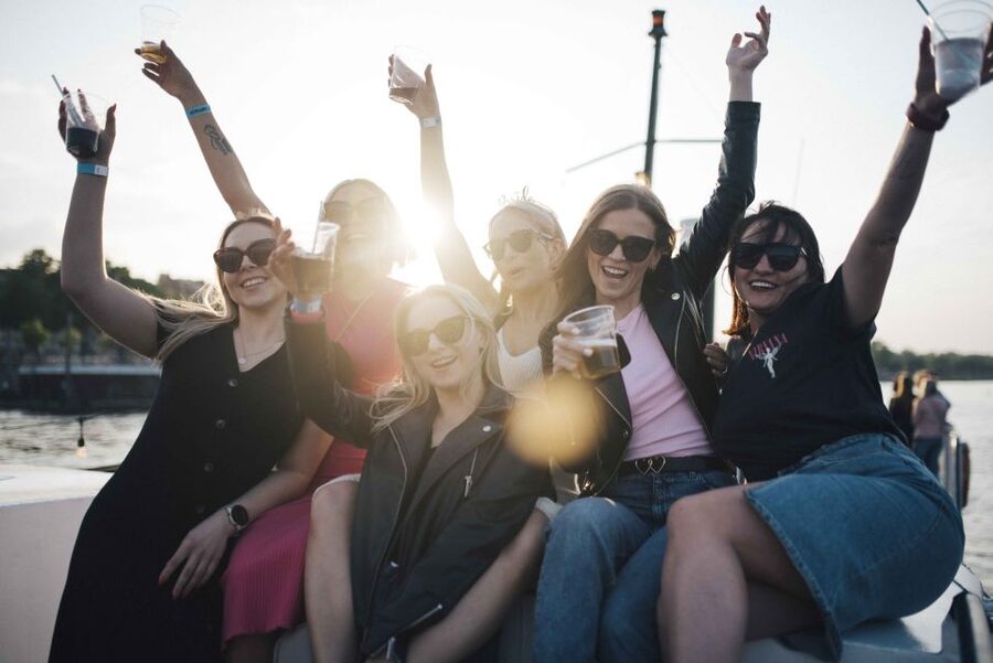 Warsaw: Boat Party with Unlimited Drinks &VIP Club Entrance - Room 13 VIP Entrance: The Best Part Is What Happens After You Land
