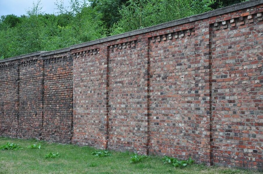 Warsaw Daily Jewish Ghetto Guided Tour with Jewish Cemetery - Why This 3-Hour Warsaw Ghetto and Cemetery Tour Hits Hard
