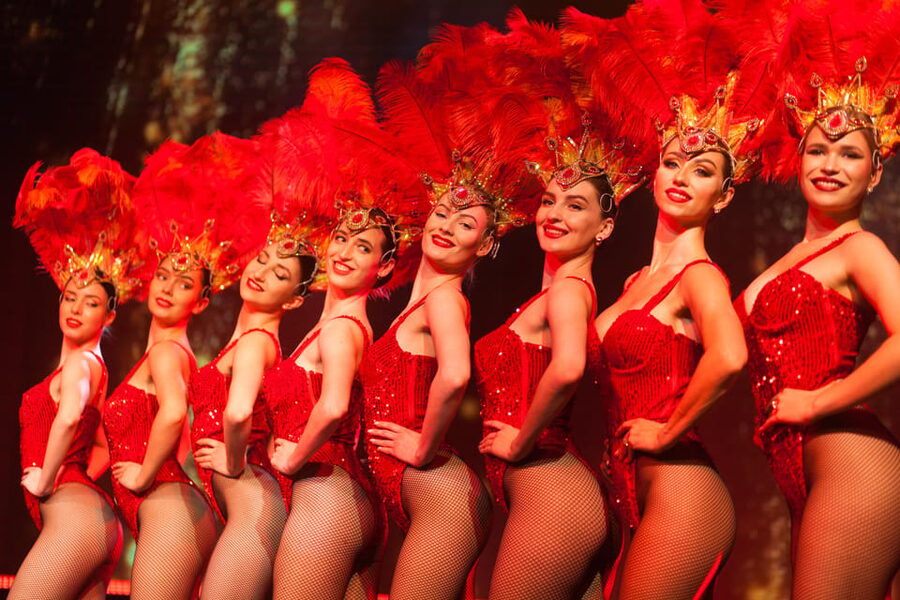 Warsaw: Dinner Show at Sabat Theatre - The revue show: costumes, singing, and acrobatics that keep changing the visual scene