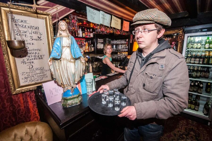 Warsaw: Evening History and Pubs Tour by Retro Minibus - Riding Warsaw’s history in a retro Żuk minibus at night