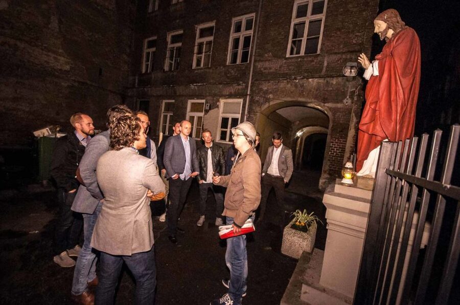 Warsaw: Evening History and Pubs Tour by Retro Minibus - The communist-party building story and the shift after 1989
