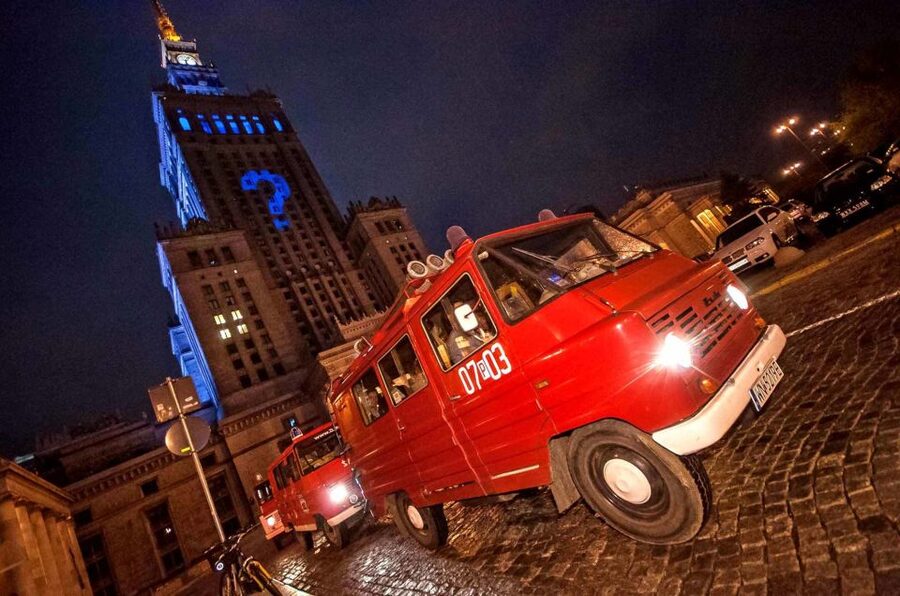 Warsaw: Evening History and Pubs Tour by Retro Minibus - Vodka shots, timing, and staying comfortable in an old minibus