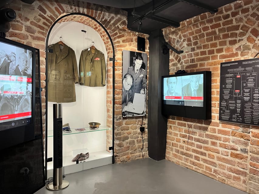Warsaw: Guided tour of the Cold War Museum - The big picture story: how the Cold War is framed from a Polish point of view