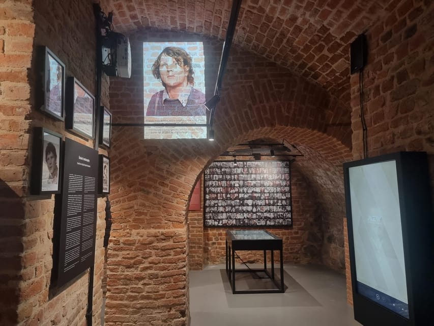 Warsaw: Guided tour of the Cold War Museum - Original Cold War artifacts: the moment this museum gets real