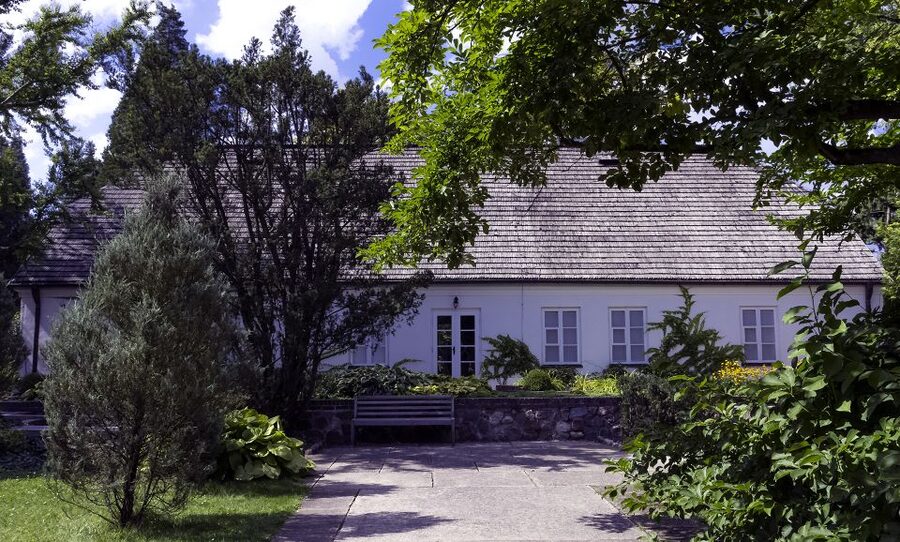Warsaw: Half-Day Private Chopin Tour to Zelazowa Wola - Warsaw stops: Łazienki Garden and the Royal Route highlights