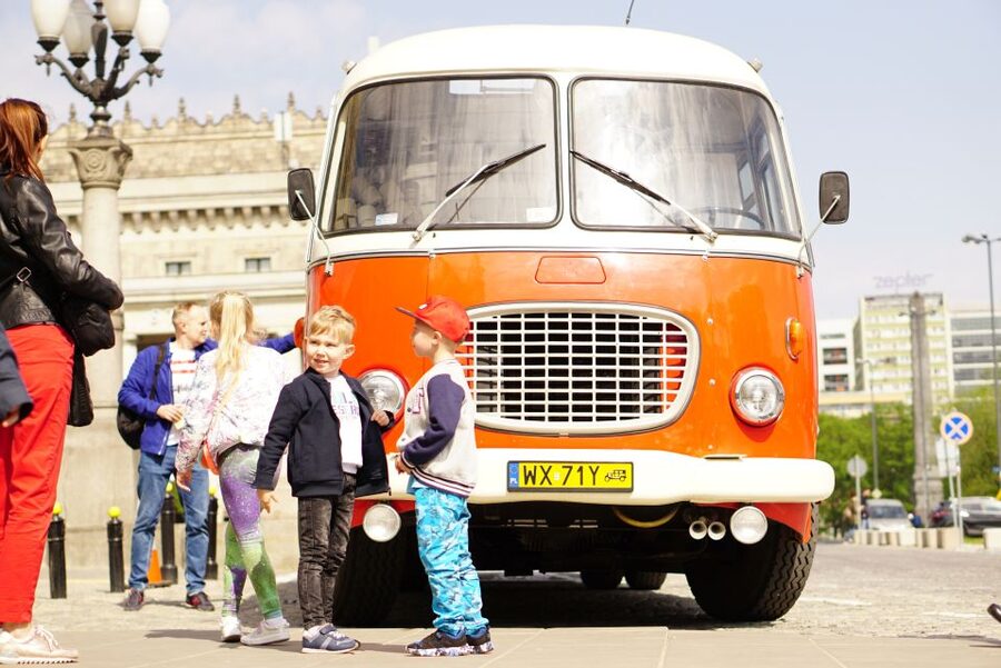 Warsaw: Highlights Guided Retro Bus Tour - Where the Tour Starts: Palace of Culture and Science Meeting Point