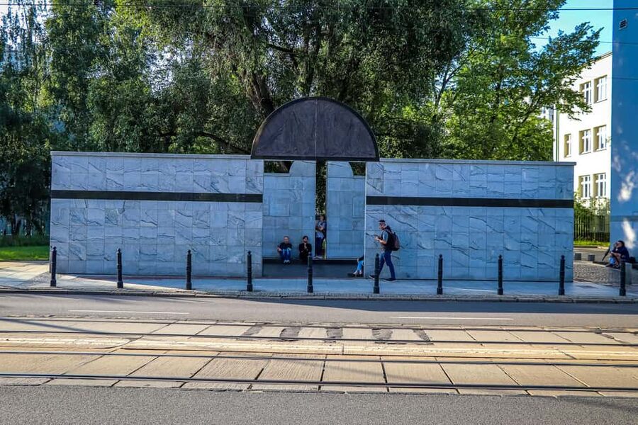 Warsaw: Jewish History Guided Walking Tour in English - Waliców Street as a Real Boundary: Ghetto Life and the Warsaw Uprising Link