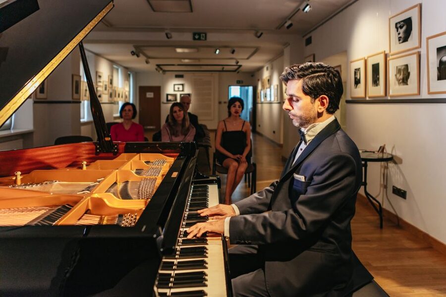 Warsaw: Live Chopin Piano Concert - Paintings in the concert space, and why visuals matter here