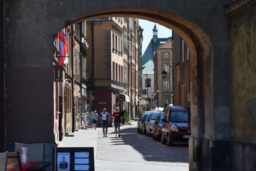 Warsaw: Old Town Guided Walking Tour - Royal Castle Gardens, the Royal Castle area, and a lighter pause
