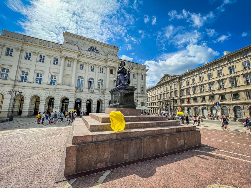 Warsaw: Old Town Highlights Walking Tour in English - Getting Oriented on Krakowskie Przedmieście and the Copernicus Monument