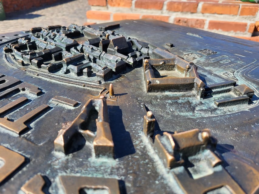 Warsaw Old Town UNESCO HERITAGE walking tour in English - Maria Skłodowska-Curie Museum: a shift toward later Warsaw