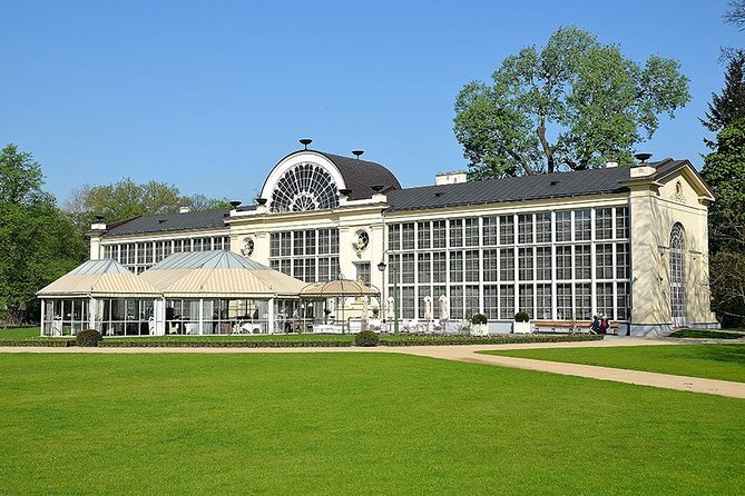 Warsaw Old Town with Royal Castle + Lazienki Park: SMALL GROUP /inc. Pick-up/ - A small-group plan that makes Warsaw easier to read