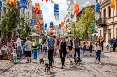 Praga District Tour with Vodka Museum and Tasting