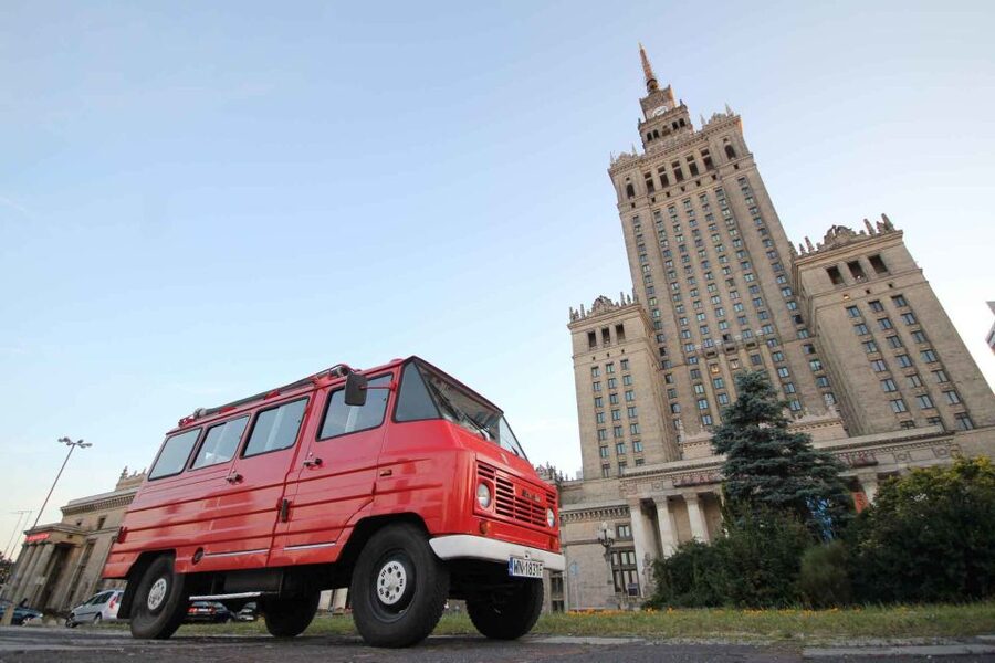 Warsaw: Private Communism Tour with Hotel Pickup - Entering communist Warsaw the moment you step into the Żuk