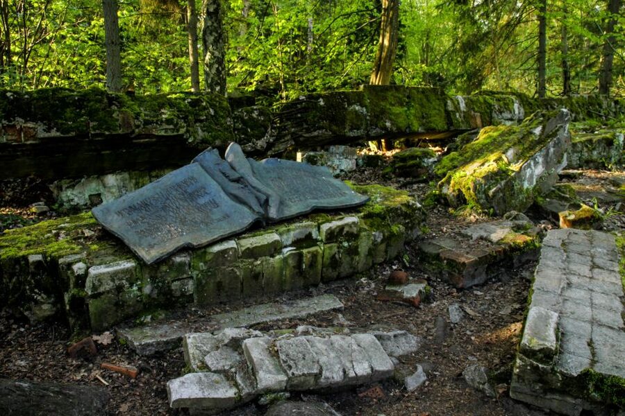 Warsaw: Private Full-Day Wolf's Lair Tour - Price and value: what $382 buys you (and what it avoids)