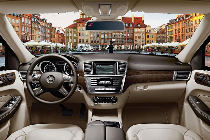 Warsaw Private Transfer from Warsaw Chopin Airport (WAW) to City centre - Flight tracking and the 60-minute wait rule