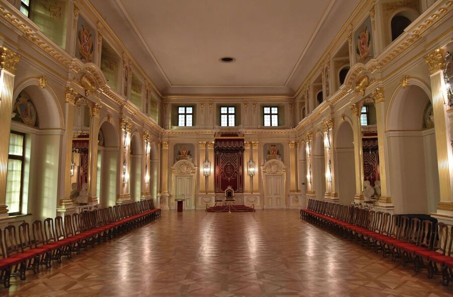 Warsaw: Skip-the-Line Royal Castle Guided Tour - Start at Castle Square under Sigismund’s Column