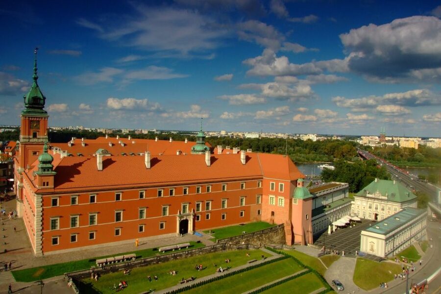 Warsaw: Skip-the-Line Royal Castle Guided Tour - Languages, pacing, and why the time length matters