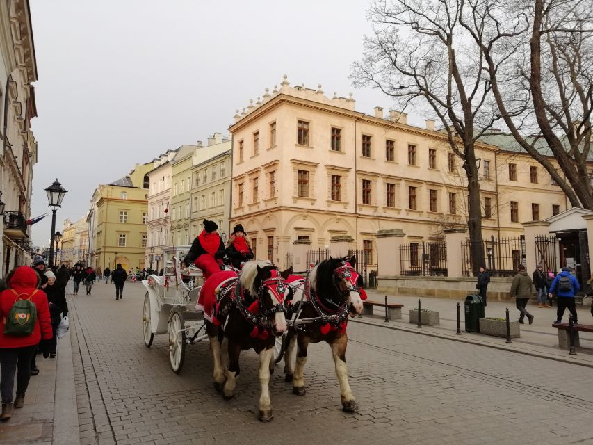 Warsaw: Tour to Krakow and Auschwitz by Train with Pickup - Lunch and the clock: how the schedule keeps moving