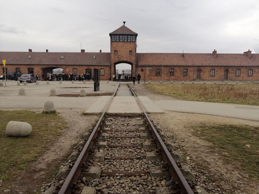 Warsaw: Tour to Krakow and Auschwitz by Train with Pickup - Who this tour suits best (and who should choose a different plan)